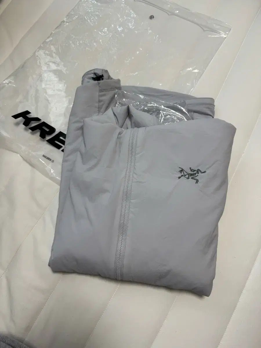 アークテリクス Atom SL フーディ ソリチュード XL