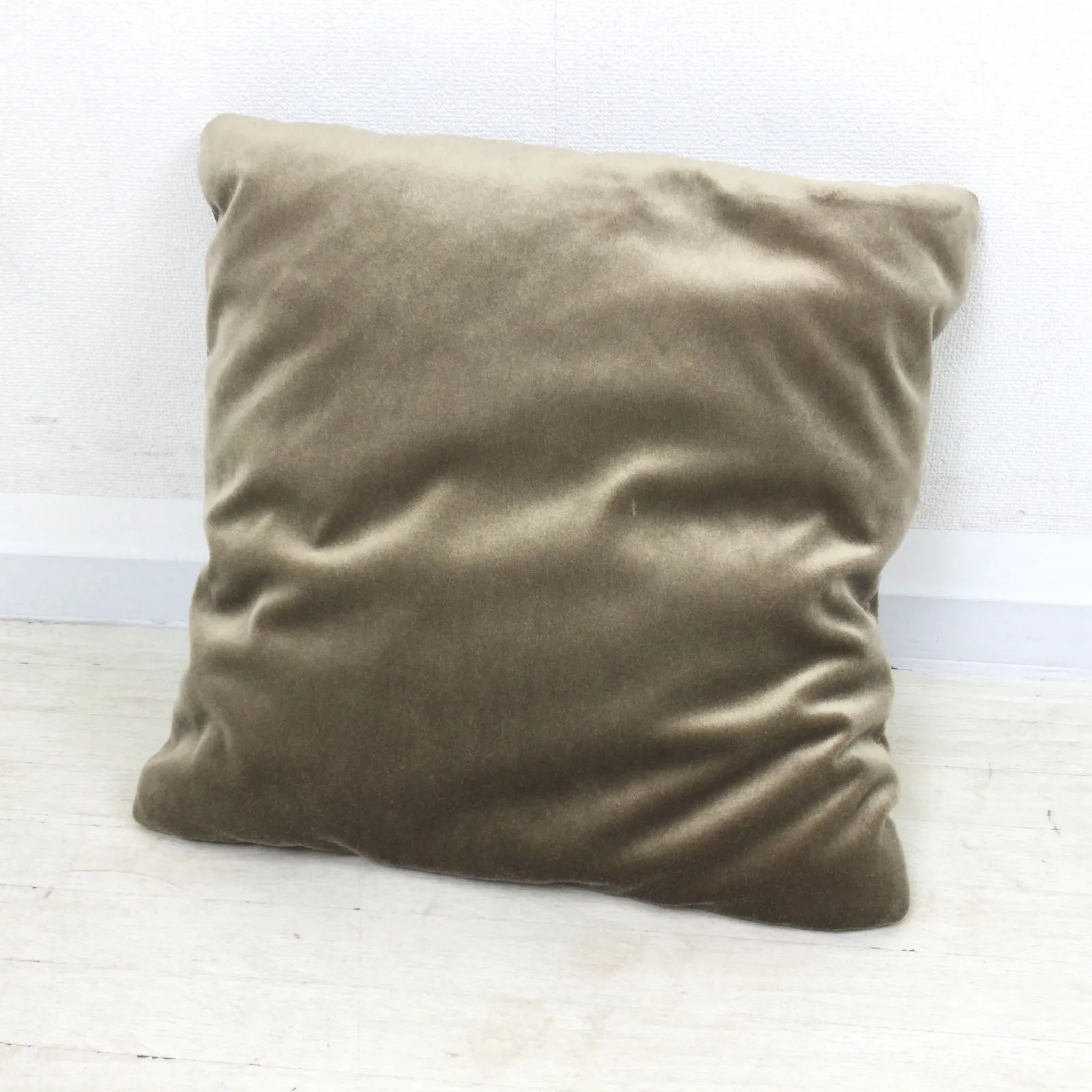 【新品未使用品】arflex天然羽毛クッション 新品未使用品】arflex天然羽毛クッション - メルカリ