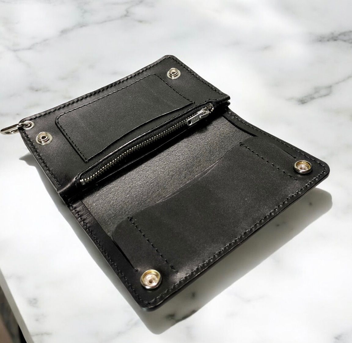 栃木レザー　オイルレザー黒　札入れ付きミドルトラッカーウォレット　金具シルバー色 受注製作品 栃木レザー オイルレザー 黒 お札を曲げないミドル