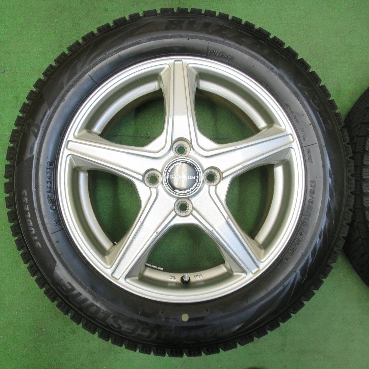 ②【バリ溝・国産】175/65R15ブリヂストン ブリザック VRX2 バリ溝！21年！9分☆スタッドレス 175/65R15 ブリヂストン