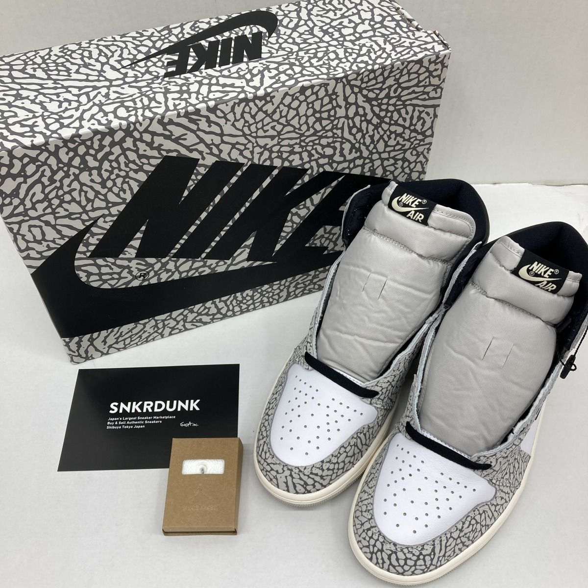 シューズ(男性用) Nike Air Jordan 1 White Cement Safari Nike Air Jordan 1 High OG”White Cement/Safari” 27.5