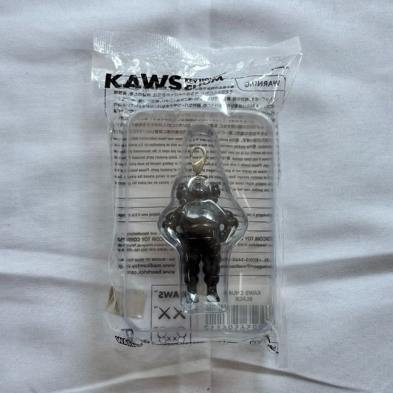 KAWS Tokyo First Chum Keychain Black カウズトウキョウファースト 
