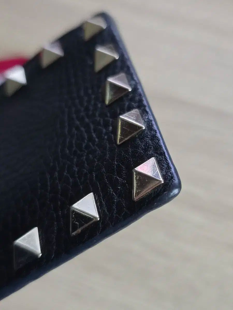 関税込★Valentino★ロックスタッズ チェーン長財布 関税込☆Valentino☆ロックスタッズ チェーン長財布