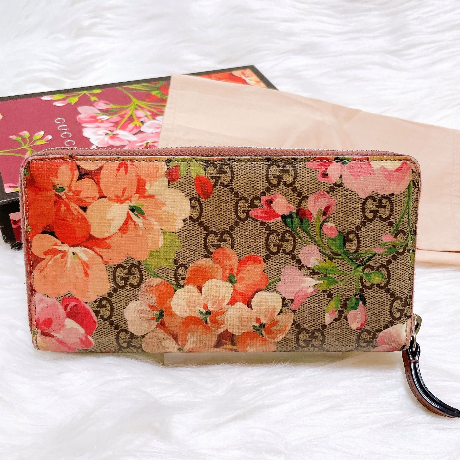 Gucci 花柄ショルダーバッグとコインケース