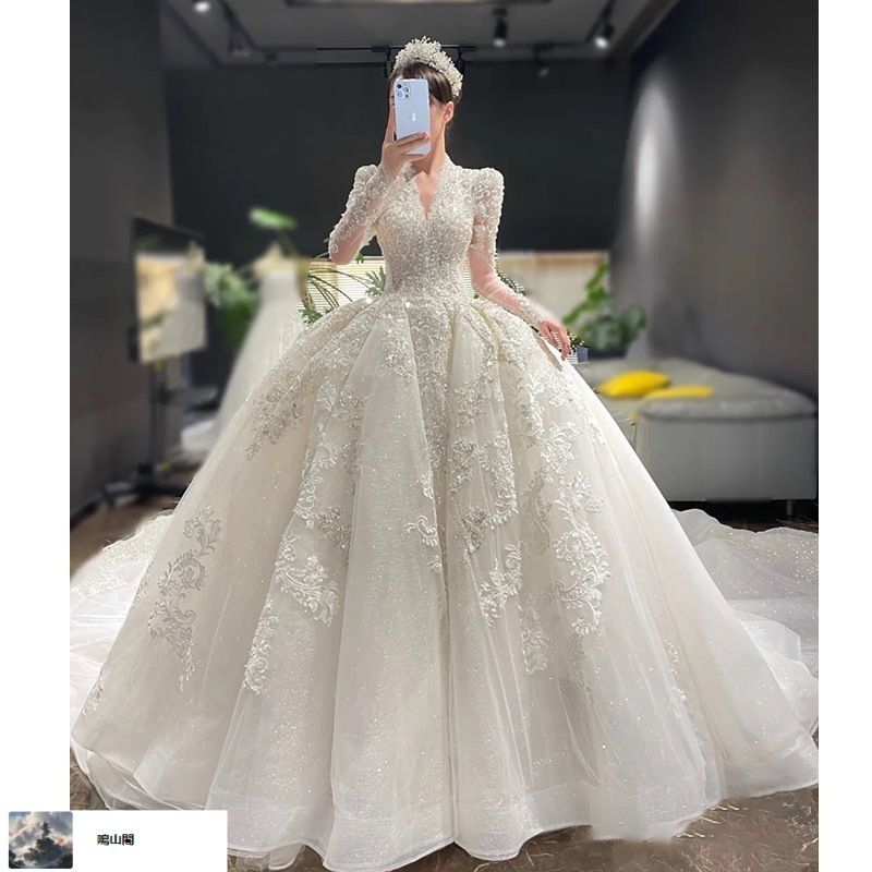 送料無料 2025 ロングスリーブVネック宮廷風ウェディングドレス 重厚感あるトレーン付き主役ドレス-8.14LYC680夏の新生活