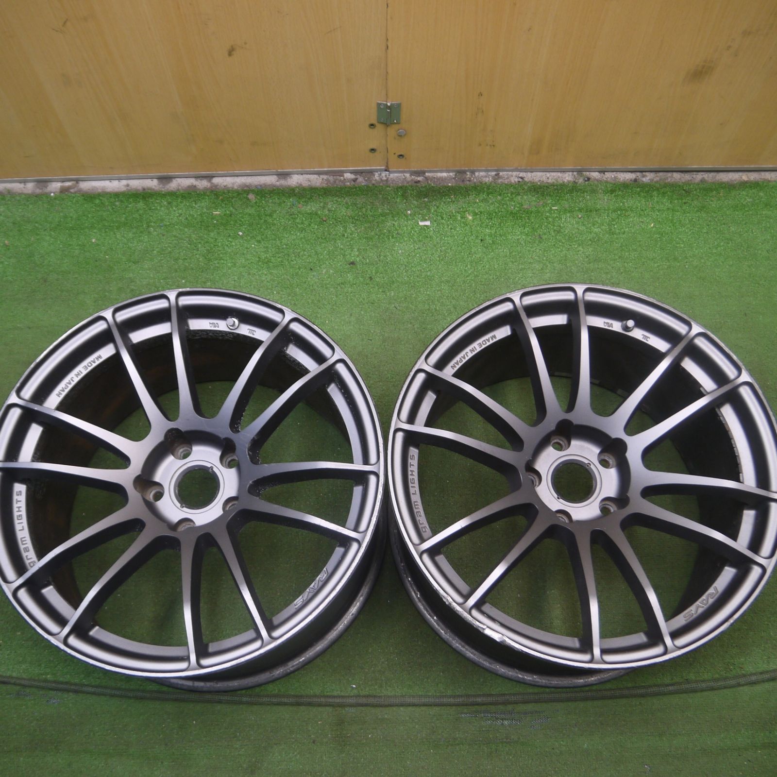 *送料無料* 2本価格RAYS gram LIGHTS 57XTREME レイズ グラムライツ 18インチ ホイール 18×9.5J PCD114.3/5H4061401Hホ