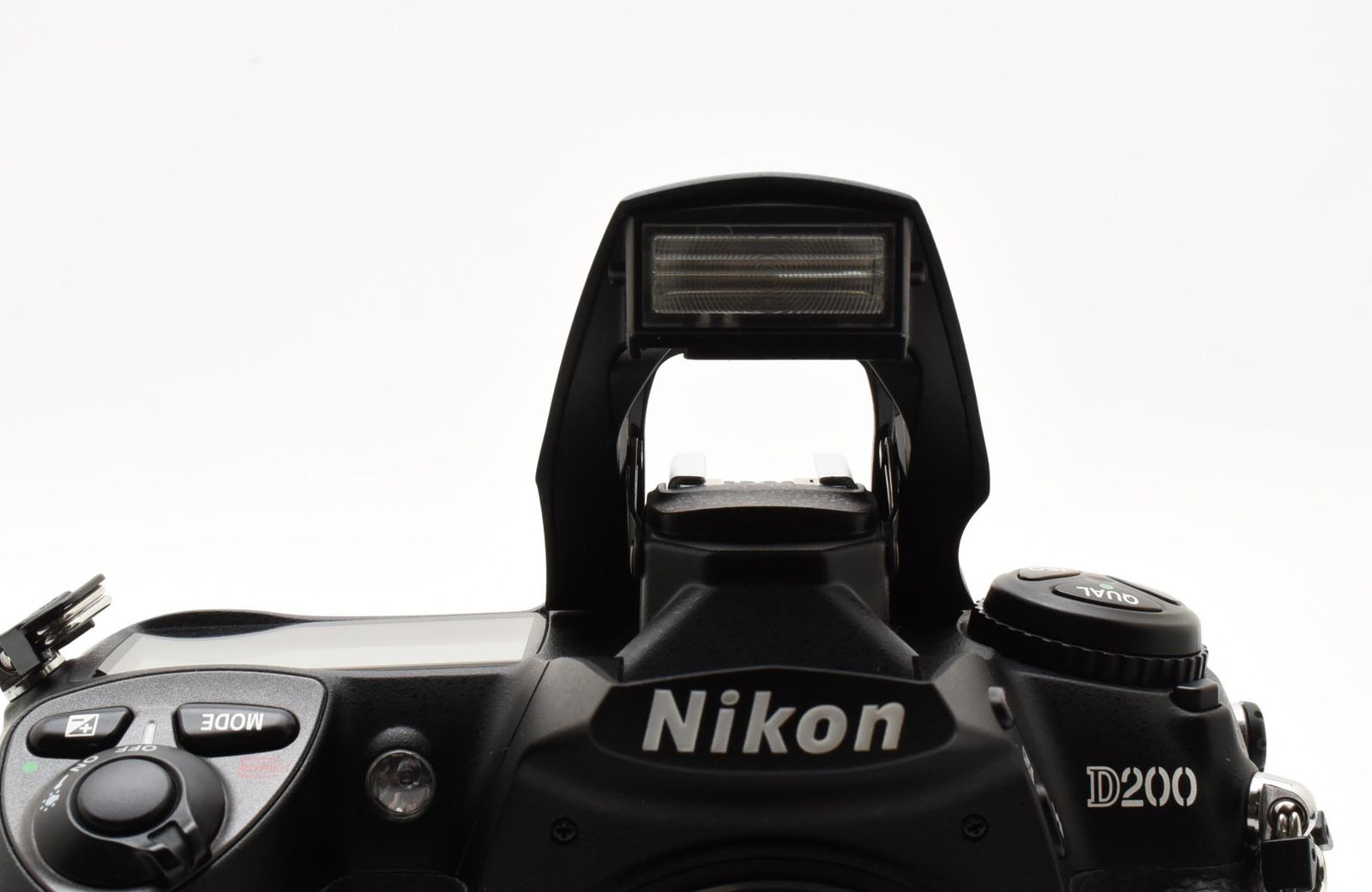 ほぼ新品 Nikon D200 ボディ CCDセンサー 搭載 ニコン 8607 ほぼ新品 Nikon D200 ボディ CCDセンサー 搭載 ニコン 8607