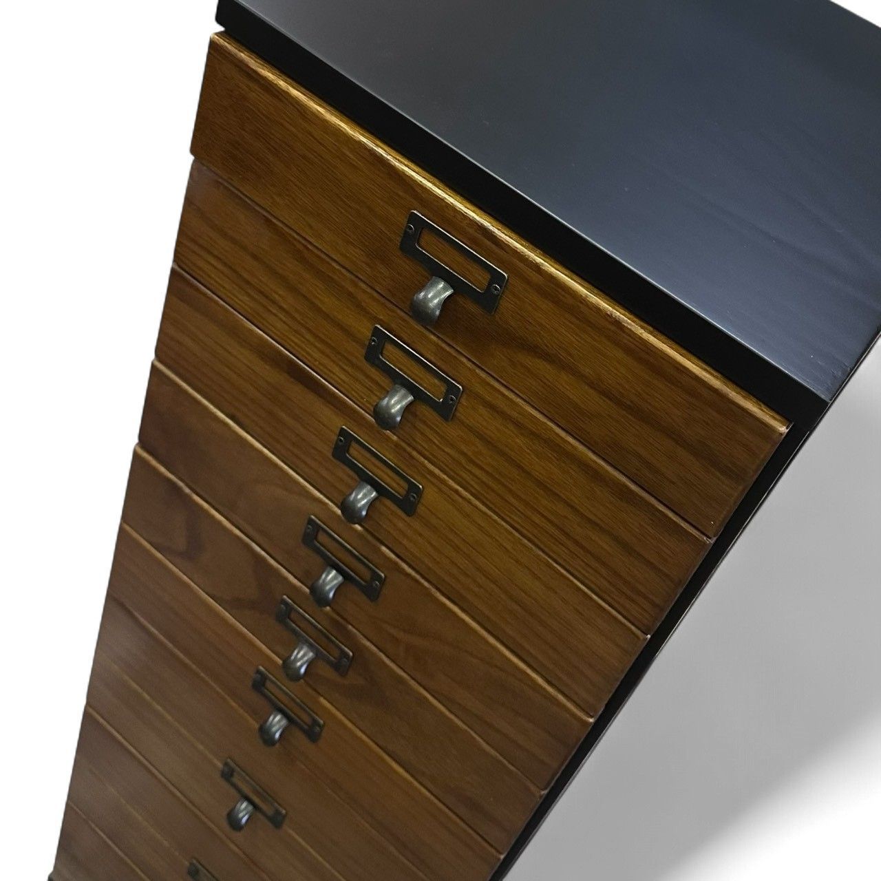 ブラックブラウン