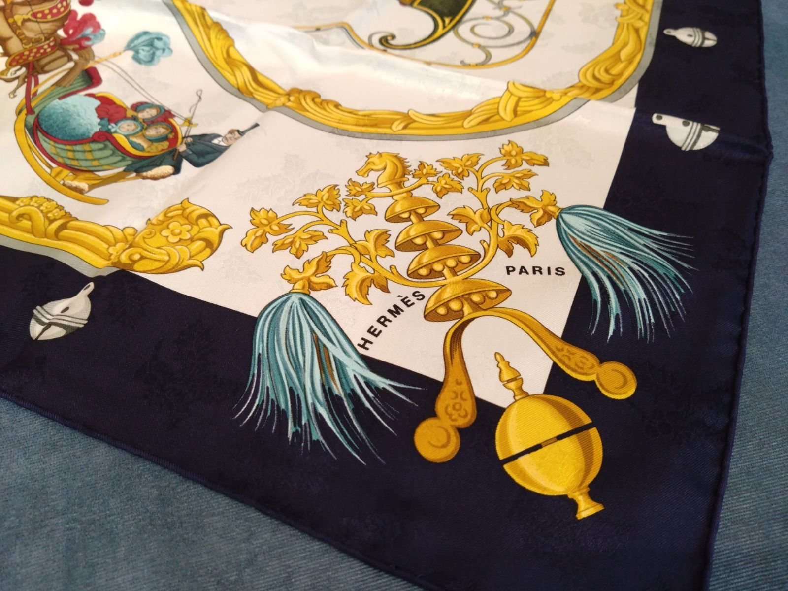 HERMES　スカーフ HERMES エルメス スカーフ カレ90 GRAND APPARAT 盛装の馬