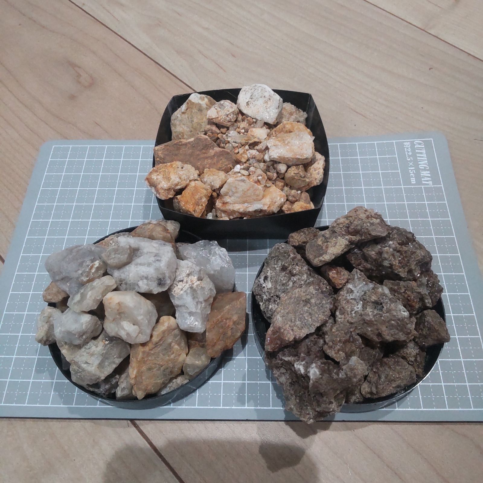 中津川ペグマタイト 愛知県産珪化木水晶 岐阜県産柘榴石 3種盛り合わせ