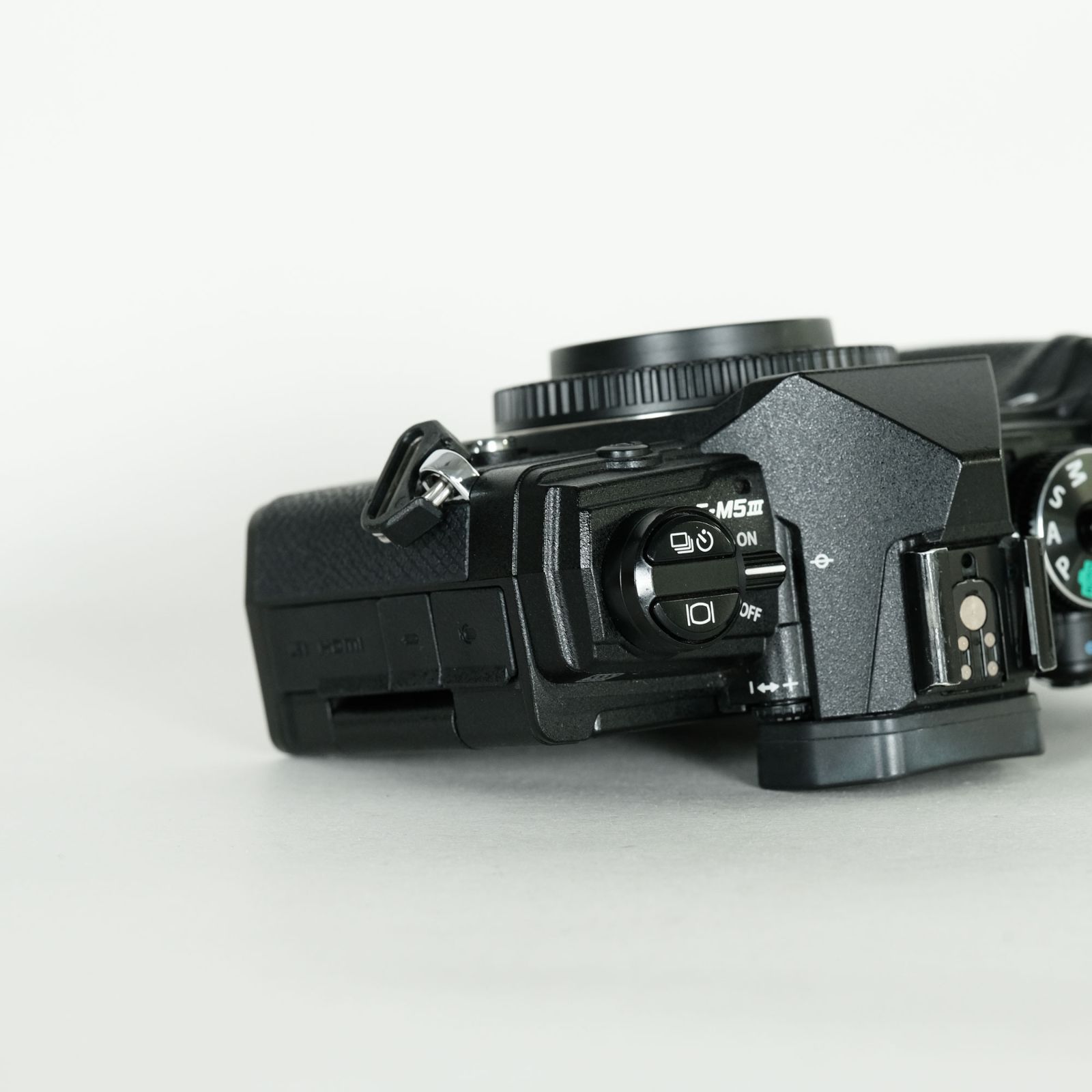 良品｜バッテリー3個付] OLYMPUS OM-D E-M5 Mark III [ボディ