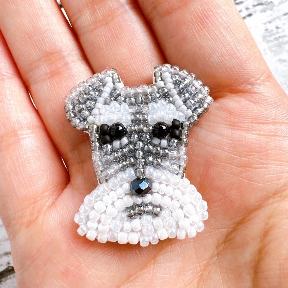 ビーズ ブローチ シュナウザー 犬 ビーズ刺繍 ハンドメイド