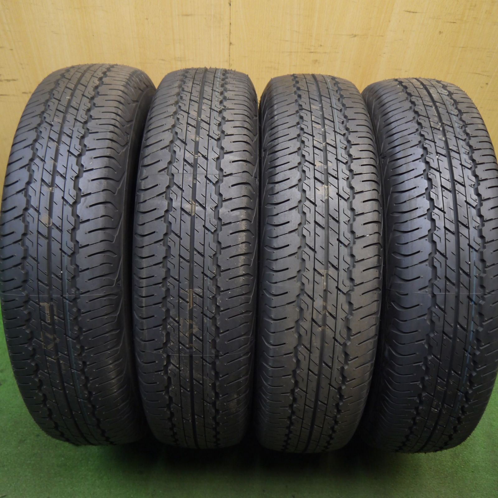 ハイエース新車外し ダンロップ195/80r15サマータイヤ