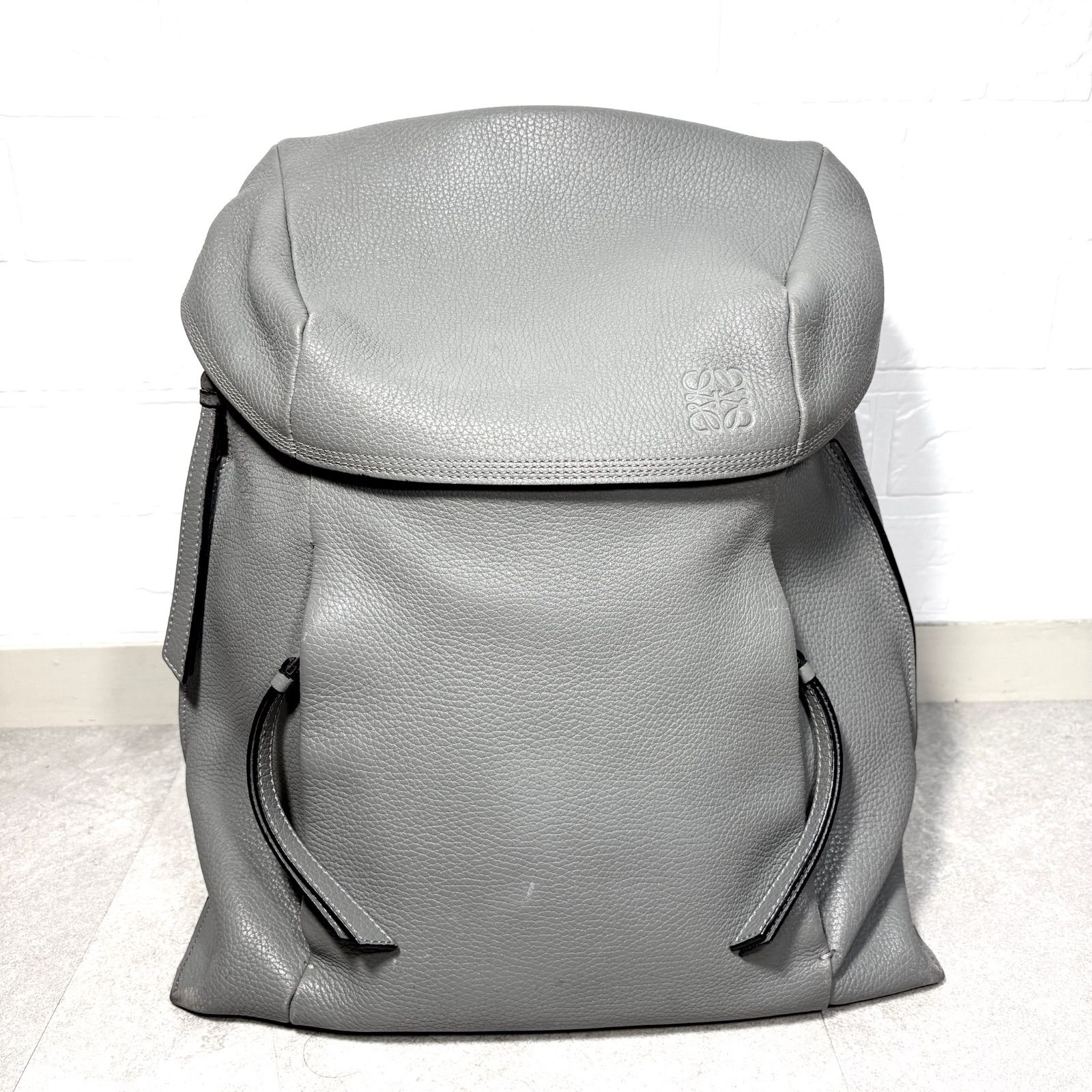 LOEWE ロエベ アナグラム レザーバックパック グレー リュック LOEWE ロエベ Tバックパック/リュック アナグラム グレー - メルカリ