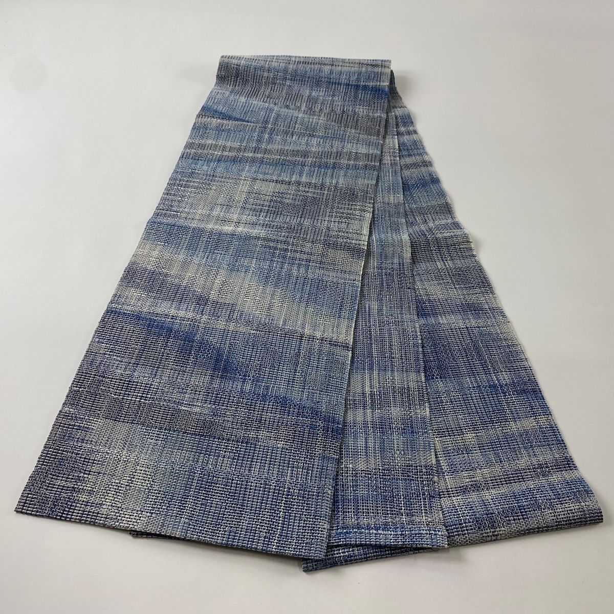 【美品】夏物帯　名古屋帯　名古屋仕立て　八寸　ブルー　Q 名古屋帯 秀品 夏帯 八寸名古屋帯 トンネル仕立て 霞 青 正絹