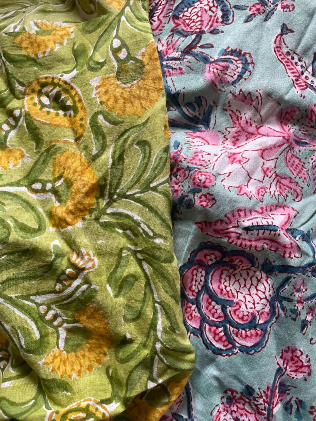 王冠ゴリラのガラステーブル ゴールド ガラス天板 143-213 工場