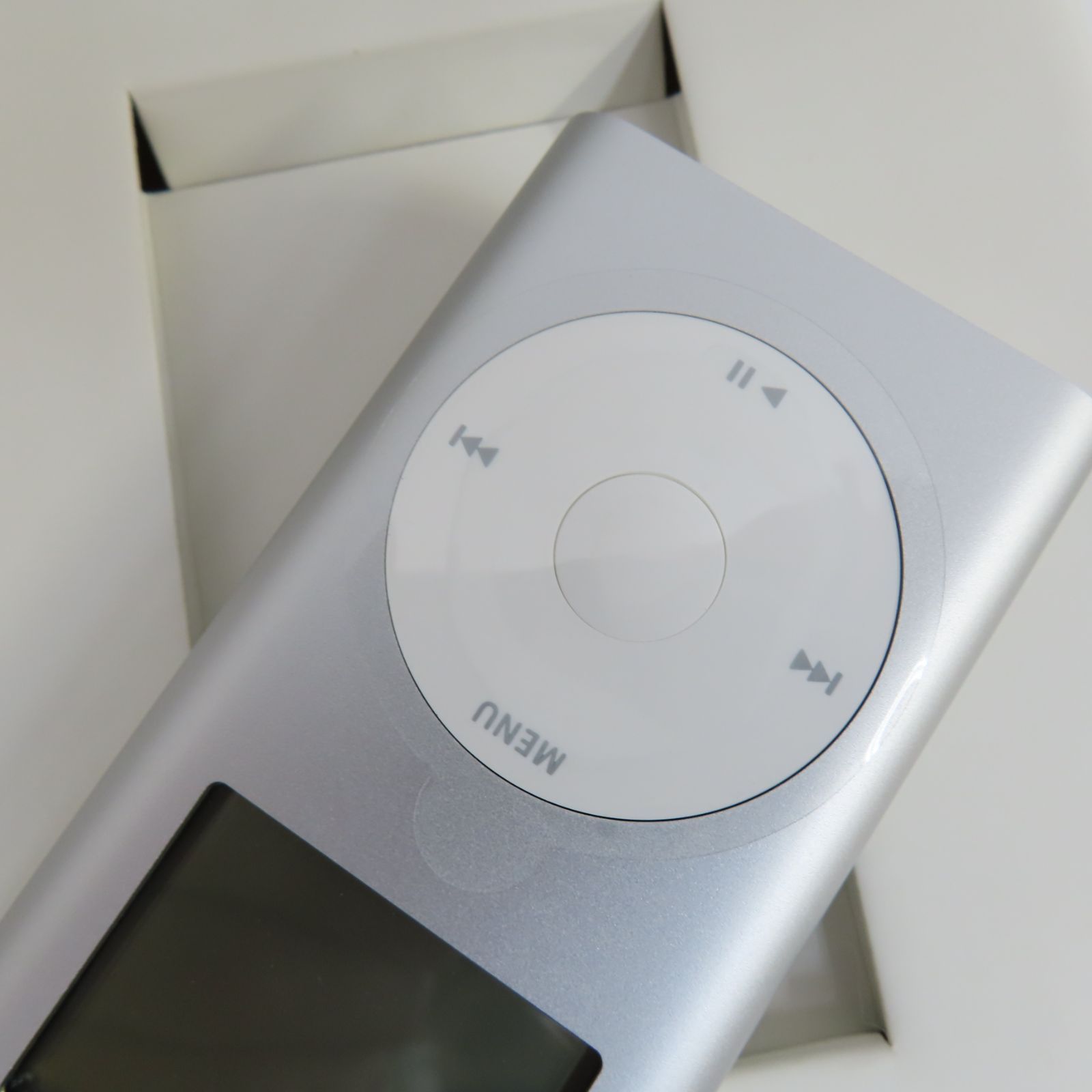 極美品 ほぼ未使用 Apple iPod mini 4GB M9800J/A シルバー 極美品 ほぼ未使用 Apple iPod mini 4GB M9800J/A シルバー
