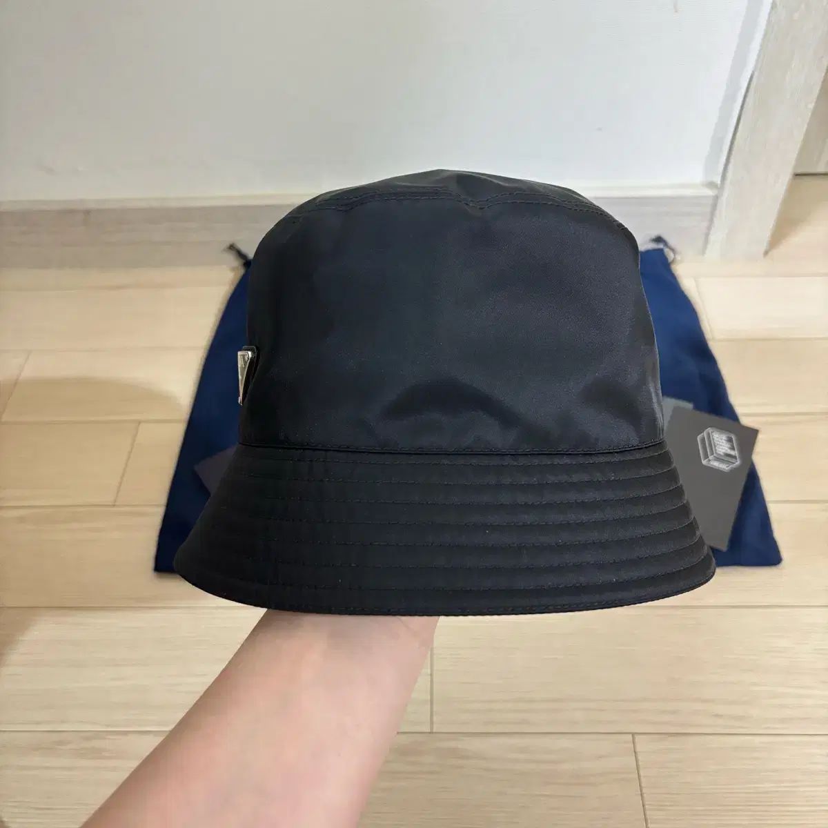 S + グレード/クリームプレート XL Prada(プラダ) リナイロン