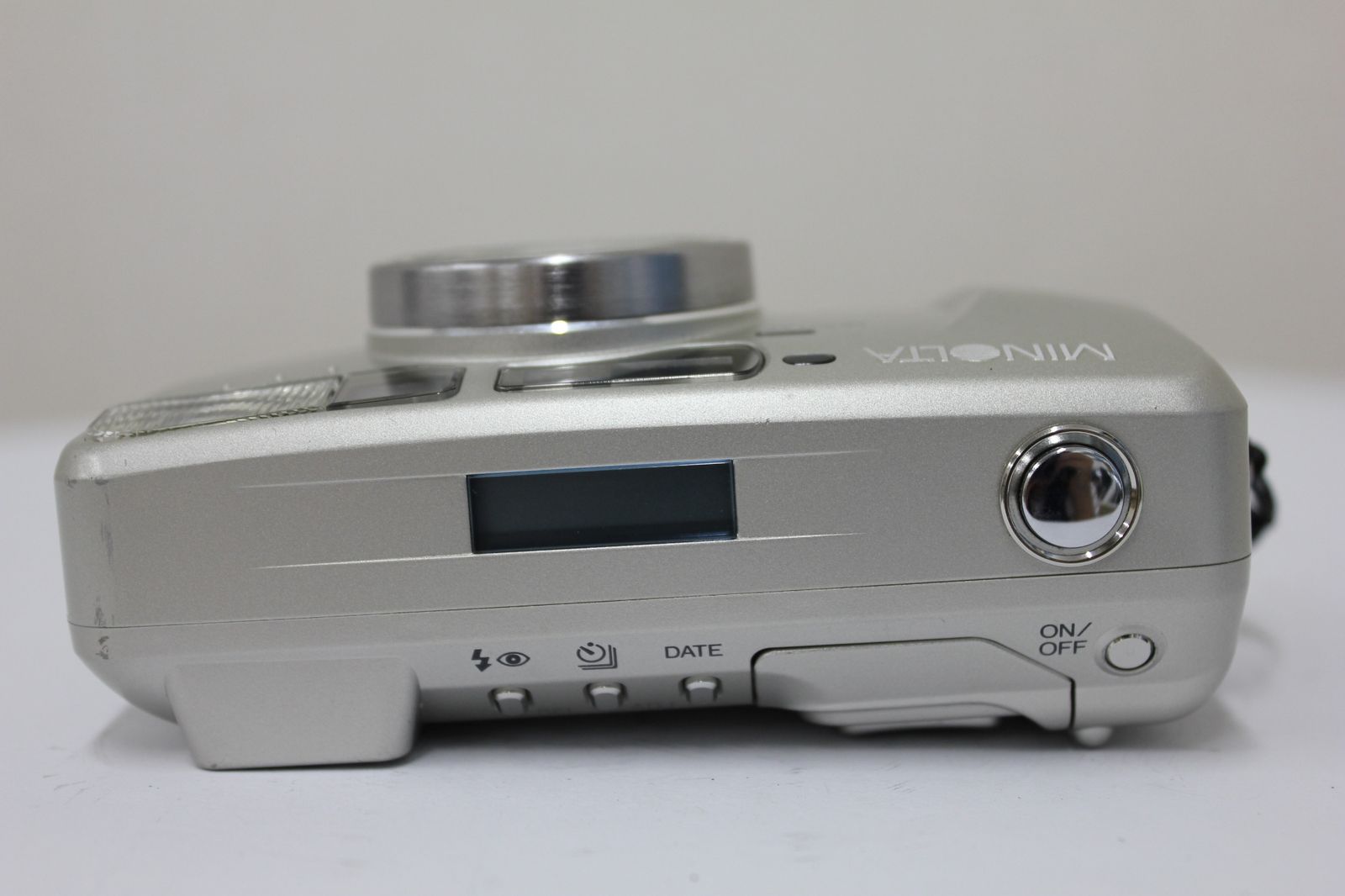 コンパクトカメラ e