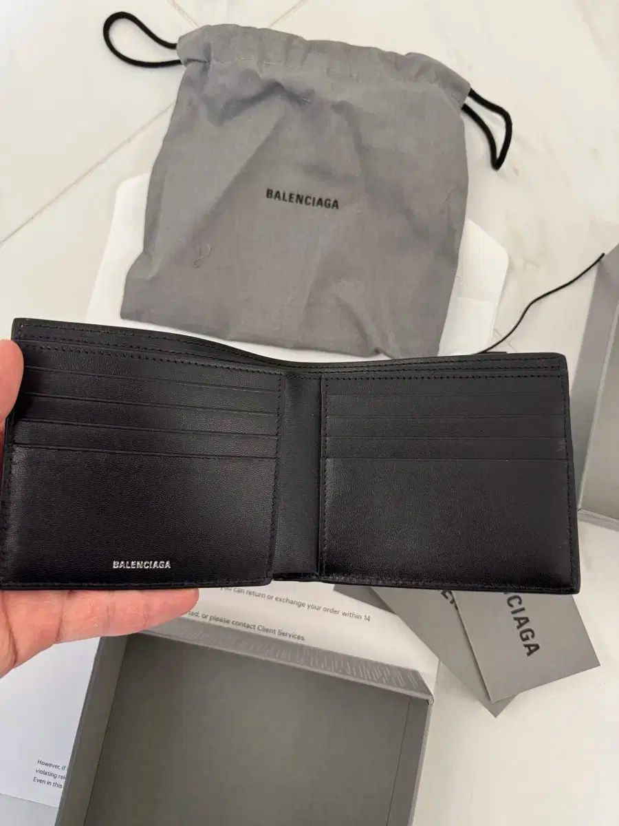 バレンシアガ　スーパービジー　二つ折り財布 BALENCIAGA(バレンシアガ) スーパー・ビジー 二つ折り財布