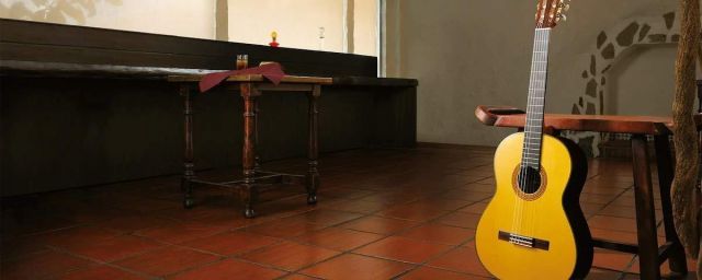 ヤマハ YAMAHA クラシックギター CG142C 響棒配置と塗膜の厚さ変更により音量 音質 立ち上がりが向上 演奏性の高いネック形状と弦高 ソフトケース付き