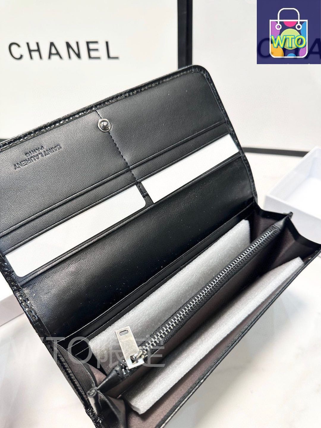 【美品】YVERS SAINT LAURENTキャビアスキン ウォレット　❤︎ サンローラン YSL 長財布 キャビアスキン ラウンドファスナー V
