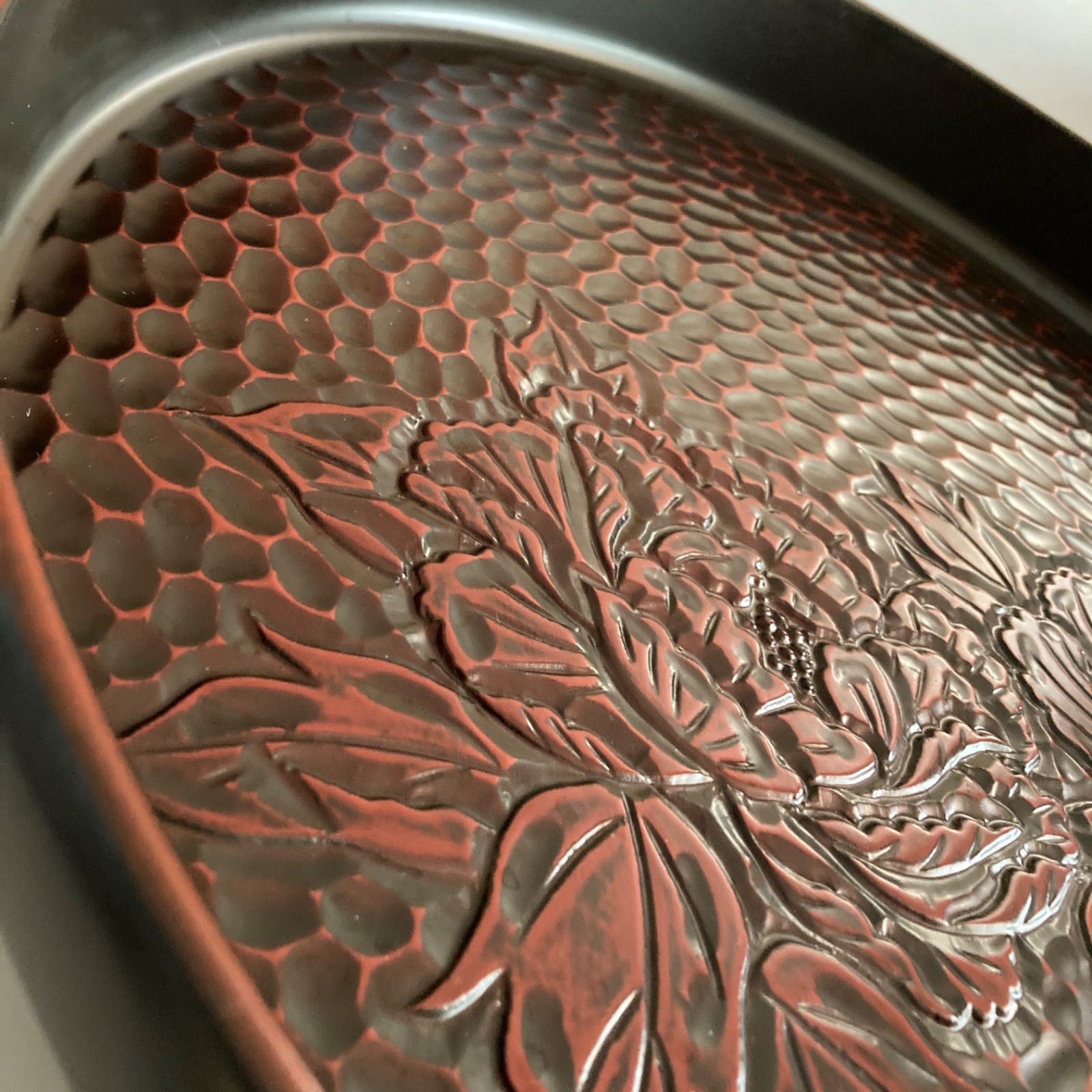 中古] 昭和レトロ きれいな彫りの丸盆 お盆 茶盆 おぼん トレー 鎌倉彫