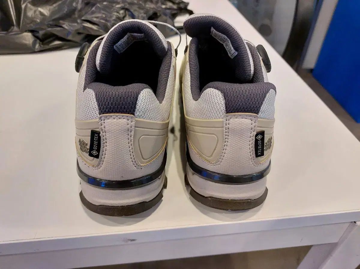 KOLON SPORT コーロンスポーツ 登山靴 ベージュ GORE-TEX ゴアテックス BOA 240 OLIVEOS_COM_TR