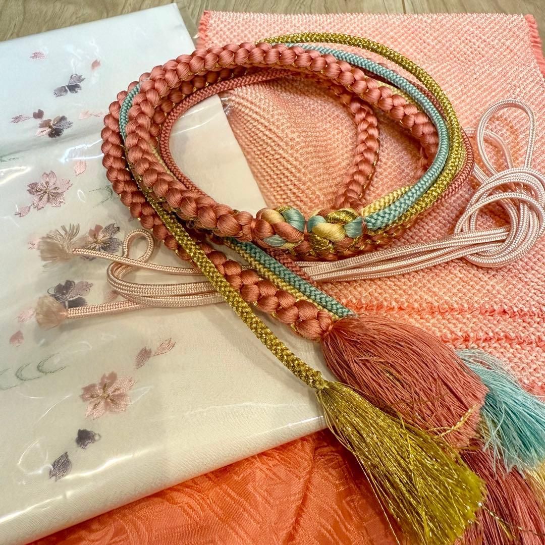 超美品　正絹　振袖用　帯揚げ　帯締め　帯飾り　刺繍襟　4点セット　銀　白　パール 超美品 正絹 振袖用 帯揚げ 帯締め 刺繍半衿 飾り紐 4点セット ピンク