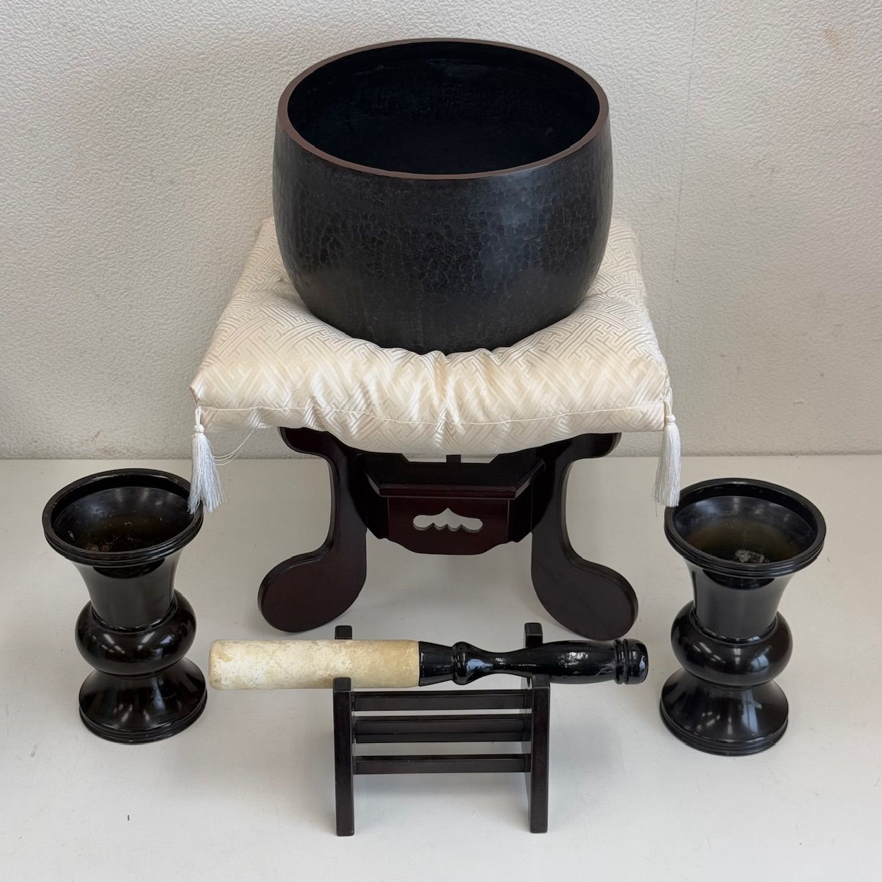 美品】特製金剛 鈴セット 仏具一式 仏壇用品 鈴 鈴棒 鈴台 鈴布団 金属 