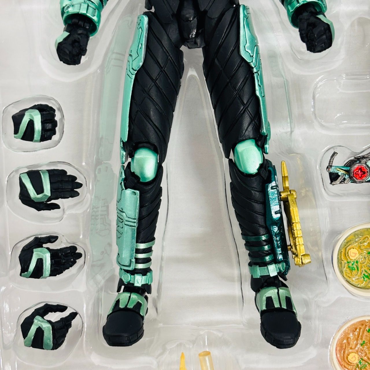 今だけお得に　仮面ライダーキックホッパー & 仮面ライダーパンチホッパー 良い子だけ迎える天国じゃ、どうも生きらんない。 #仮面ライダー