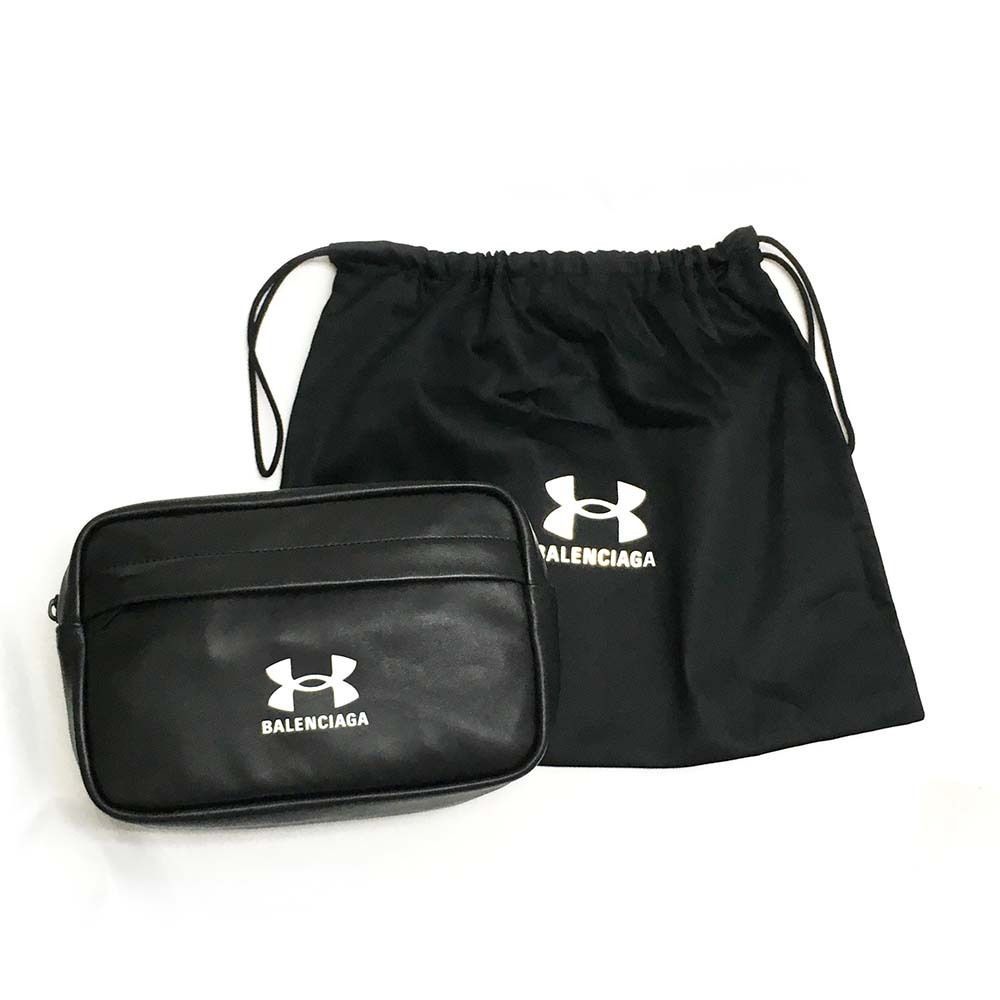 送料込+BALENCIAGA+Under Armour クロスボディ ポーチ 新品 BALENCIAGA×Under Armour バレンシアガ×アンダーアーマー