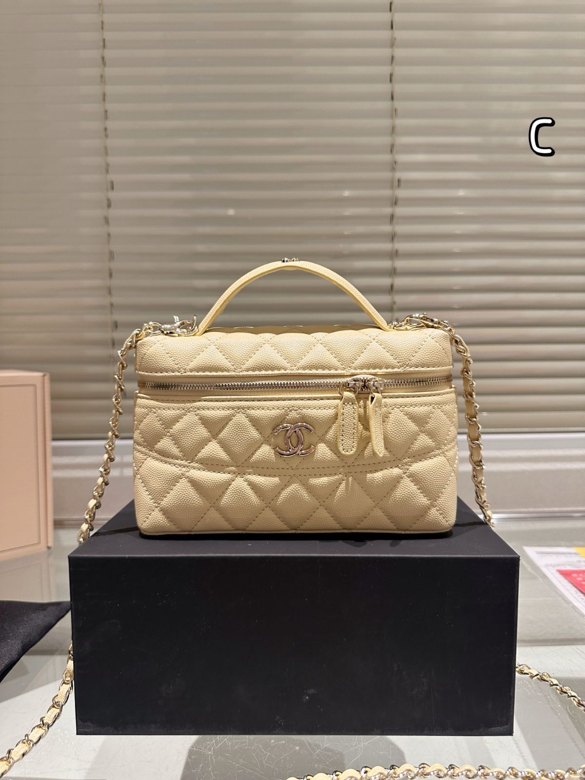 本物証明写真有り　CHANEL バニティバッグ メイクポーチ アイボリー 今日特価】Chanel 25C Long Box Makeup Bag - シャネル 25C