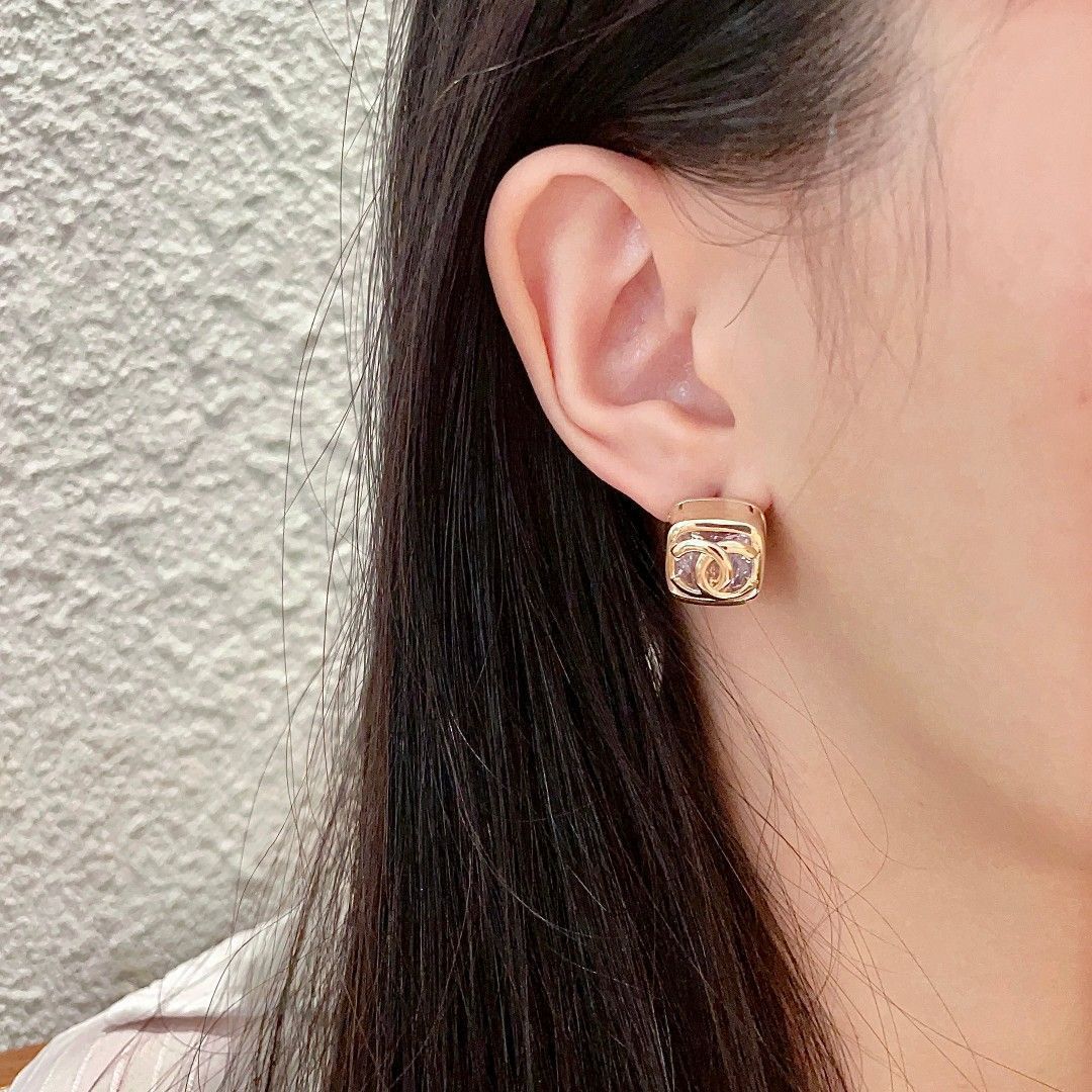 今日特価】Chanel ヴィンテージ アルファベット ピアス！送料