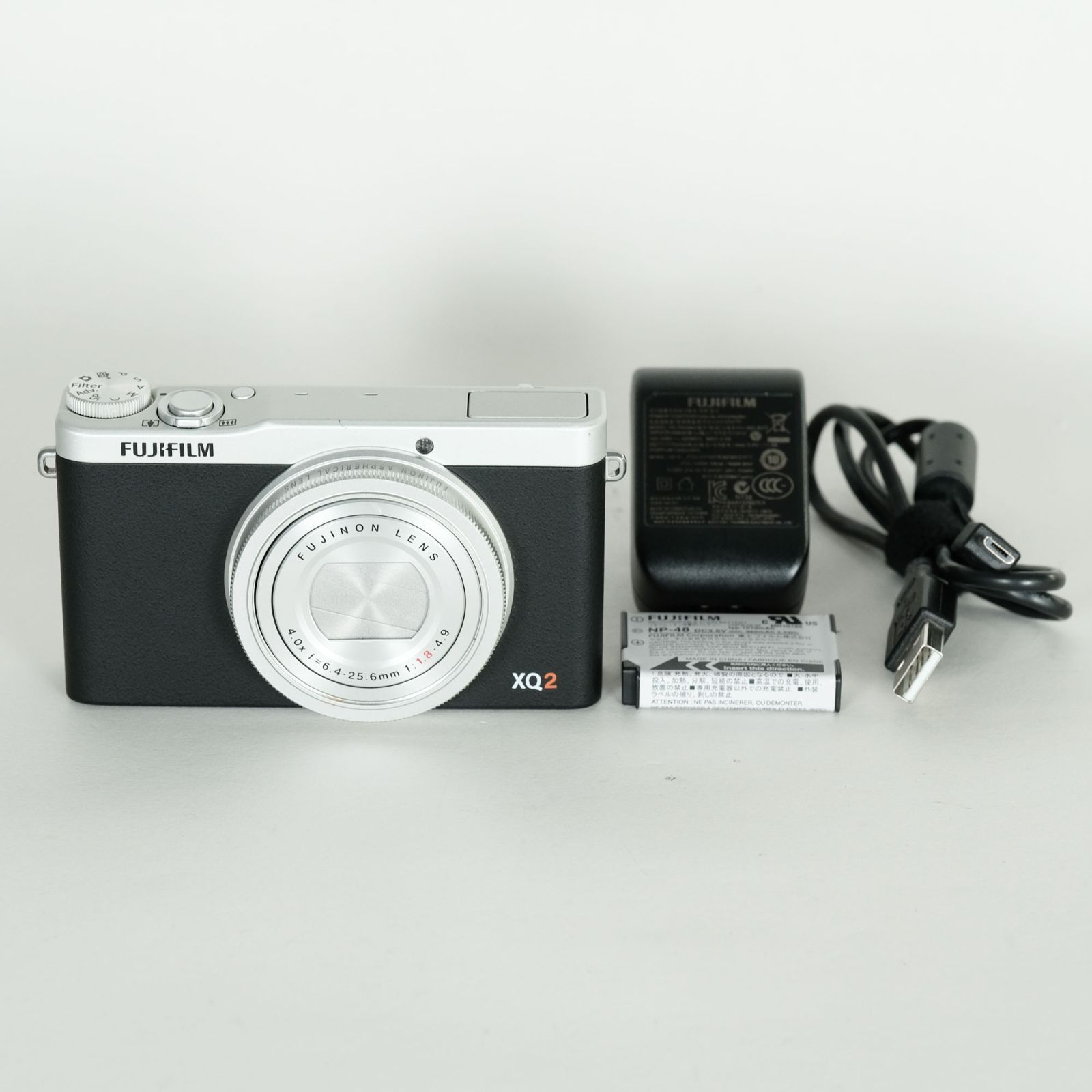 良品] FUJIFILM XQ2 シルバー / コンパクトデジタルカメラ