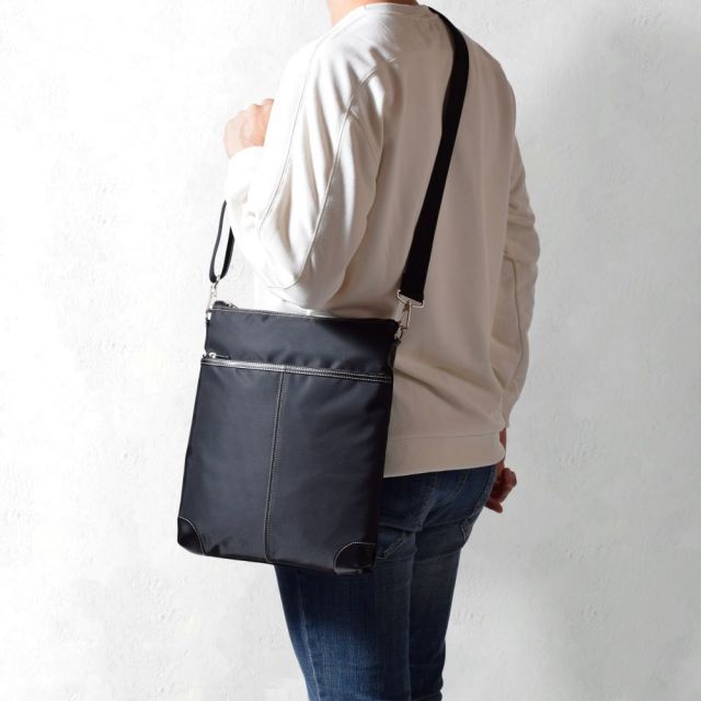 ショルダーバッグ メンズ 斜めがけ 薄い 薄マチ ショルダーバック