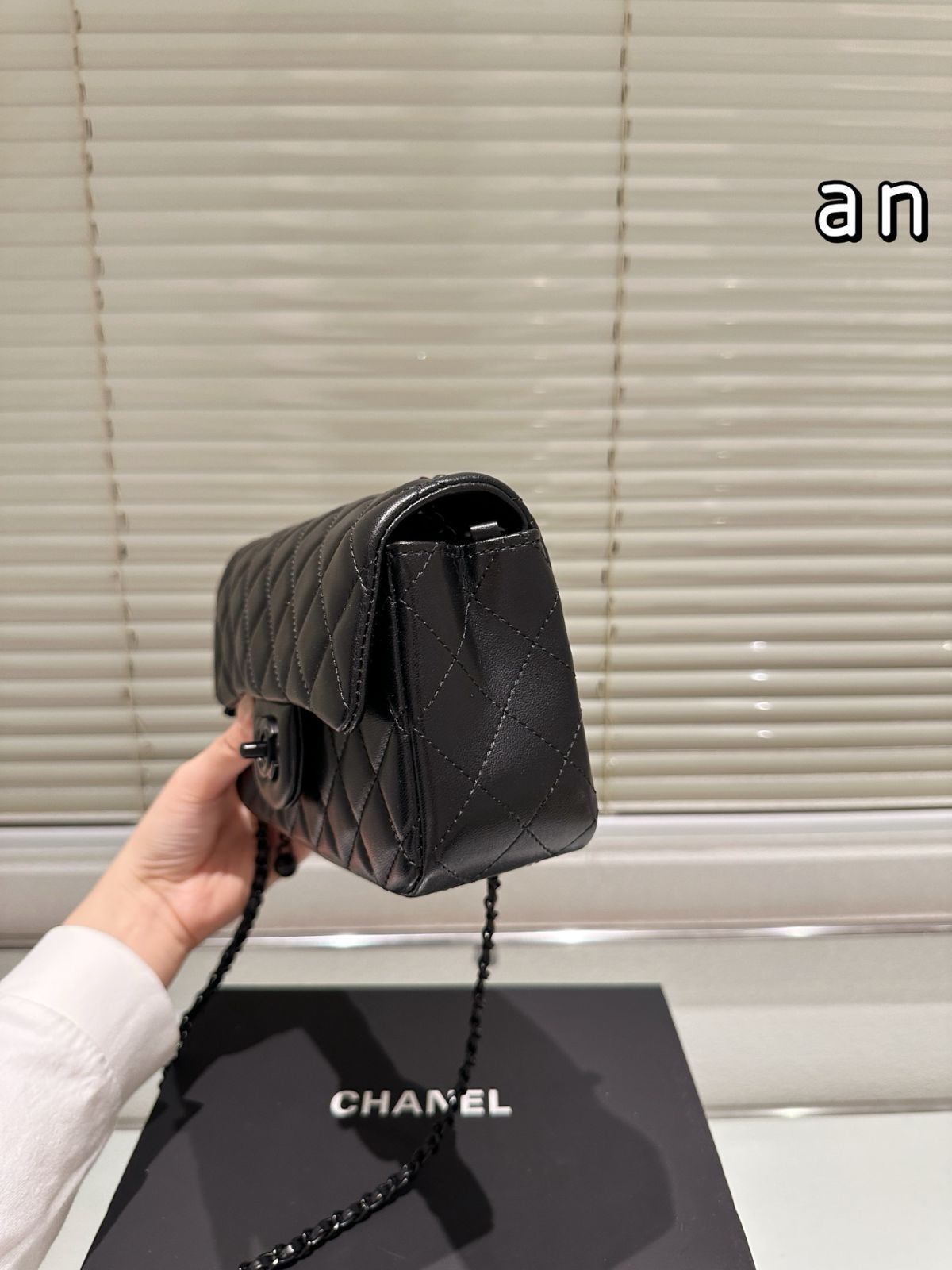 今日特価】Chanel Square Fat シャネル スクエアファット クロス