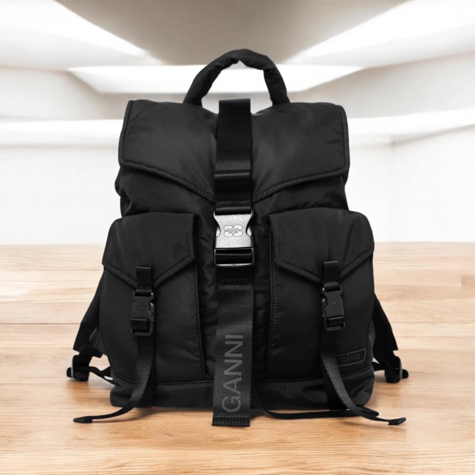 国内未入荷 GANNI ガニー LOGO バックパック リュック 新品 国内未入荷 GANNI ガニー LOGO バックパック リュック 新品