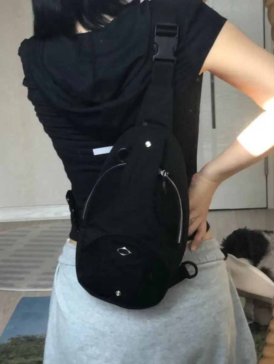 MSCHF ブラック スリングバッグ MSCHF(ミスチーフ) フォルダブル