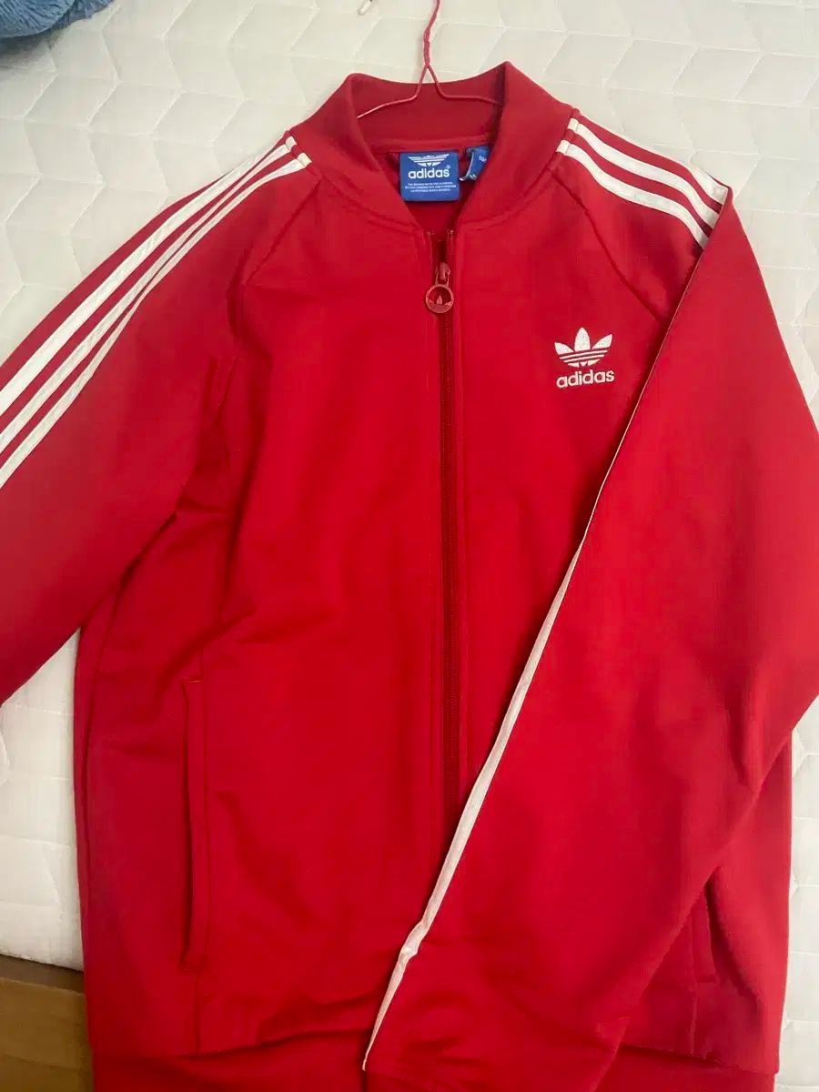 入荷数限り！ 無給 アディダス 赤 ジャージ アディダス サイドライン ジャージ