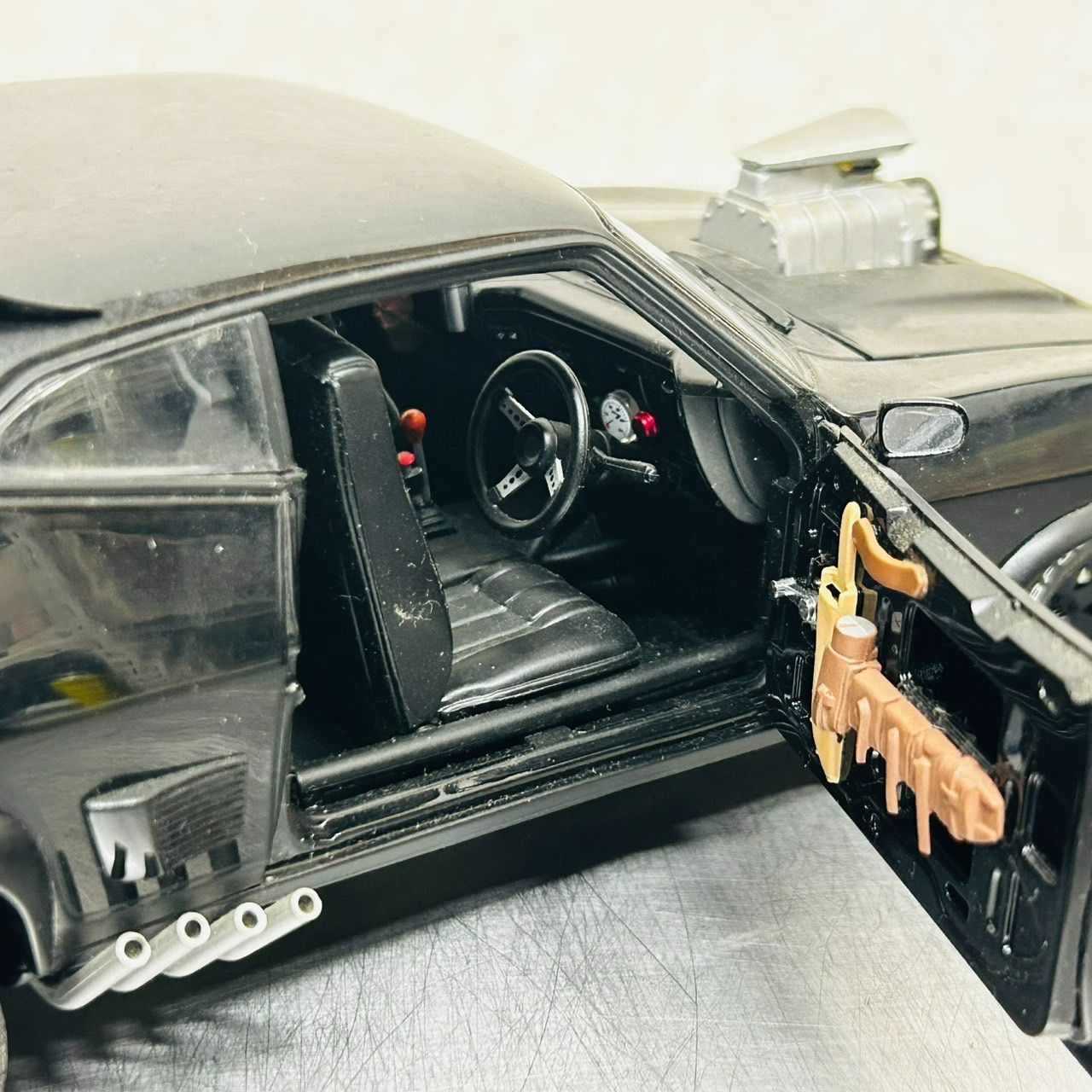 AUTOart 1/18 マッドマックス 2 インターセプター 車 ミニカー