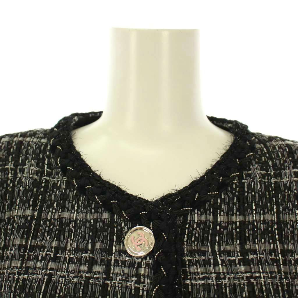 人気アイテム揃い踏み！ シャネル CHANEL uniform ノーカラージャケット アウター ショート丈 ツイード ココボタン ココマーク ウール シルク 36 黒 ブラック ピンク |BB 機能性重視