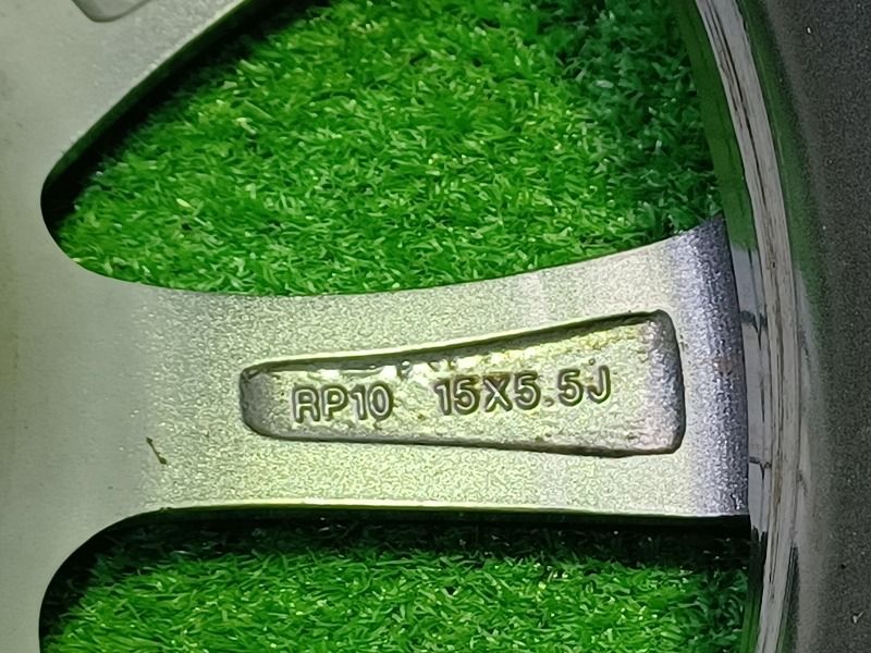 都会的な 社外 ヴァーレン 15ｲﾝﾁ 5.5J 4穴 4本 100 43 100％品質保証！