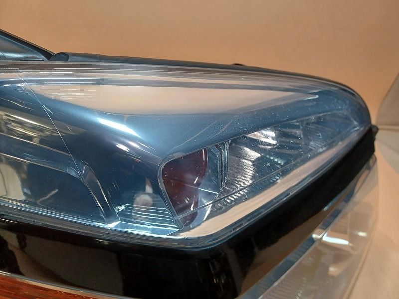車 コーティング済 ヴォクシー AZR65G 右ヘッドランプ・ヘッドライト Z 