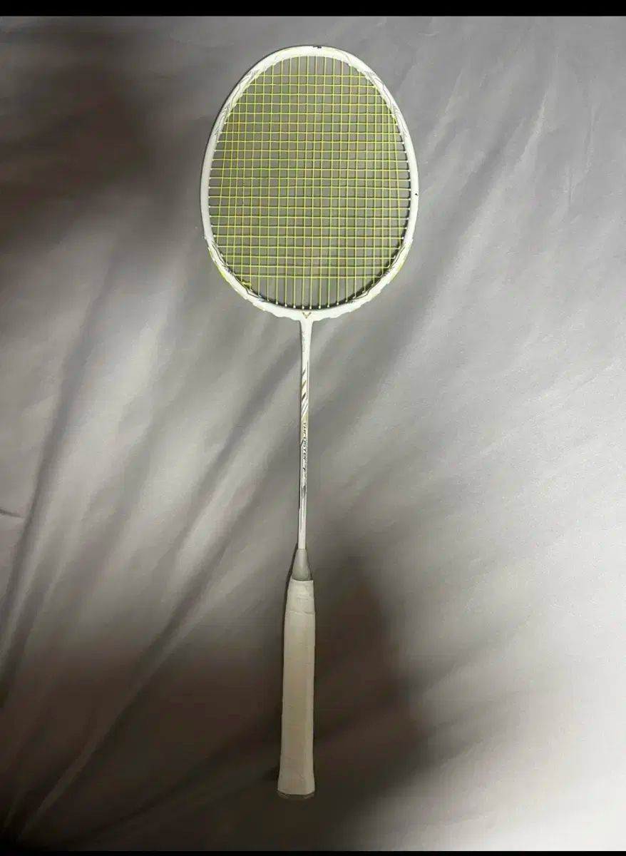 VICTOR ビクター 信託者 ファルコンクロウ バドミントン ラケット