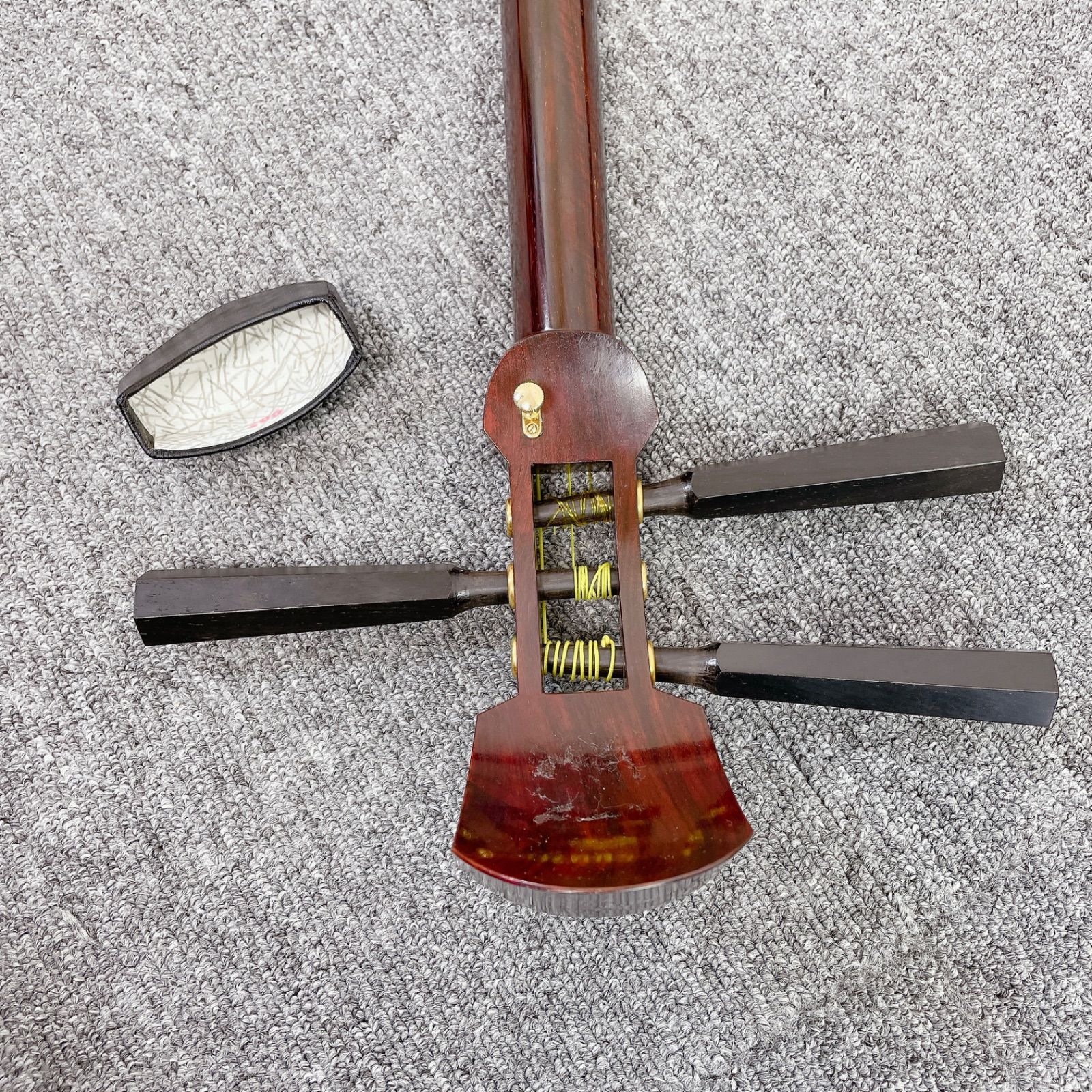 三味線 綾杉 中棹 紅木 東さわり 1本溝 ケース付き 三味線 中棹 一本溝 東さわり 紅木 綾杉彫り胴 和楽器 - メルカリ