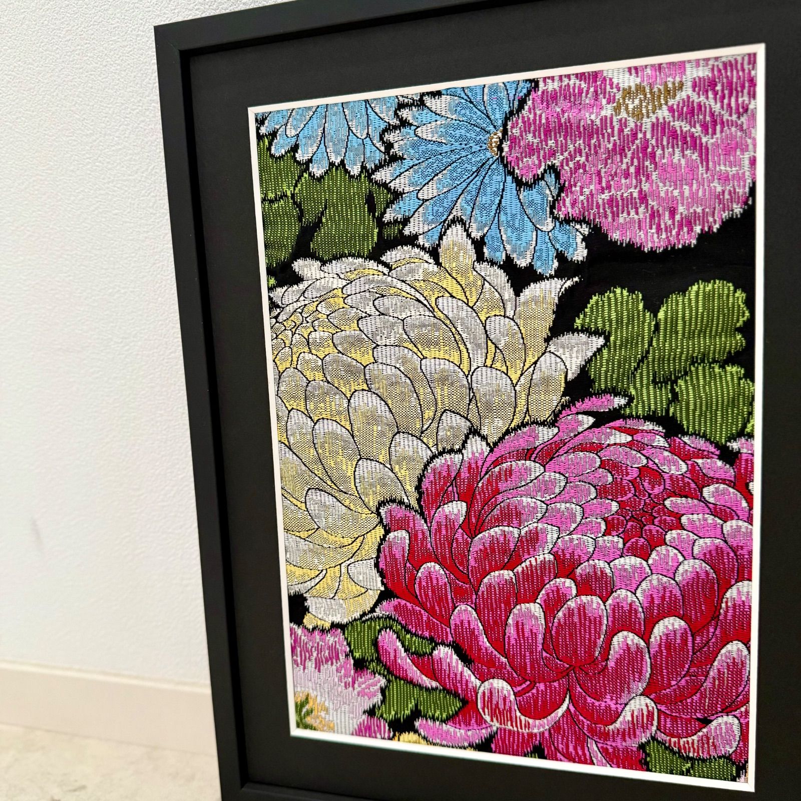 京都帯屋さん フレーム入りシルク織物アート 絵画風菊 黒 WWW_OLIVIERBERNSTEIN_COM