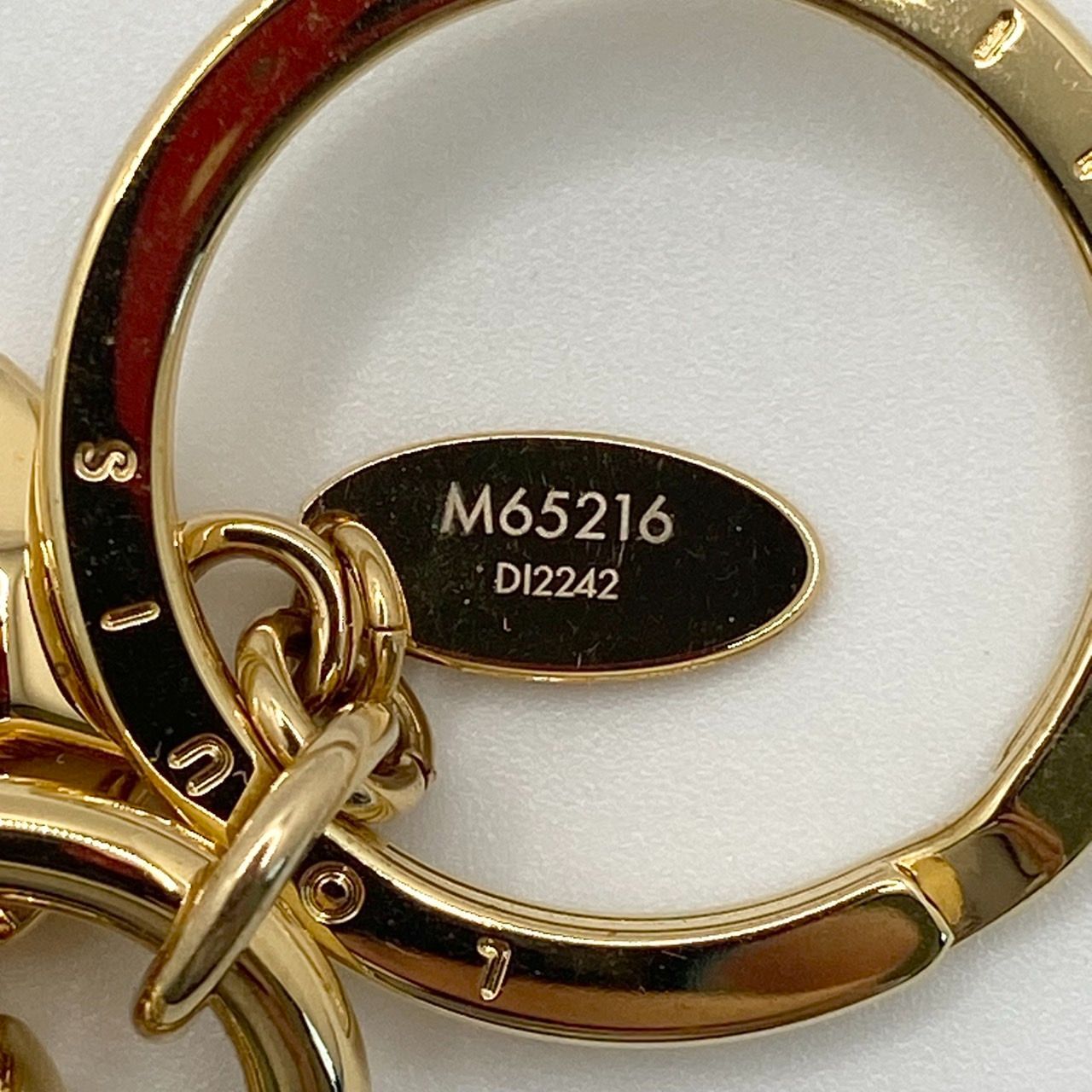 【極美品】ルイヴィトン キーホルダー・LV ファセット ゴールド M65216 美品 LOUIS VUITTON ルイヴィトン キーホルダー ポルト クレ LV