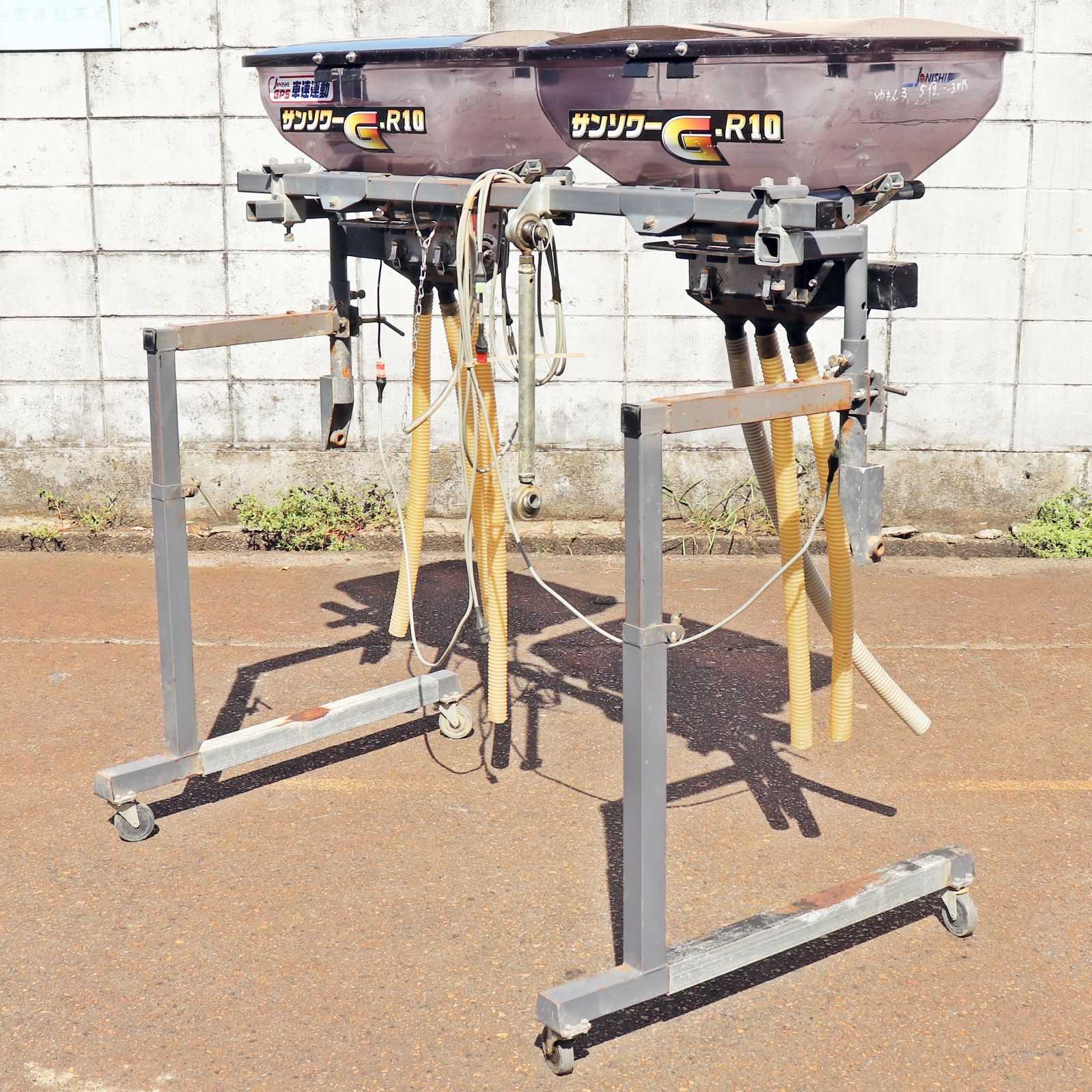 新潟発 ジョーニシ トラクター用施肥機 サンソワー G-R10 6口 車速連動 GPS 散布機 肥料散布 肥料 リモコン 堆肥 石灰 倉庫保管