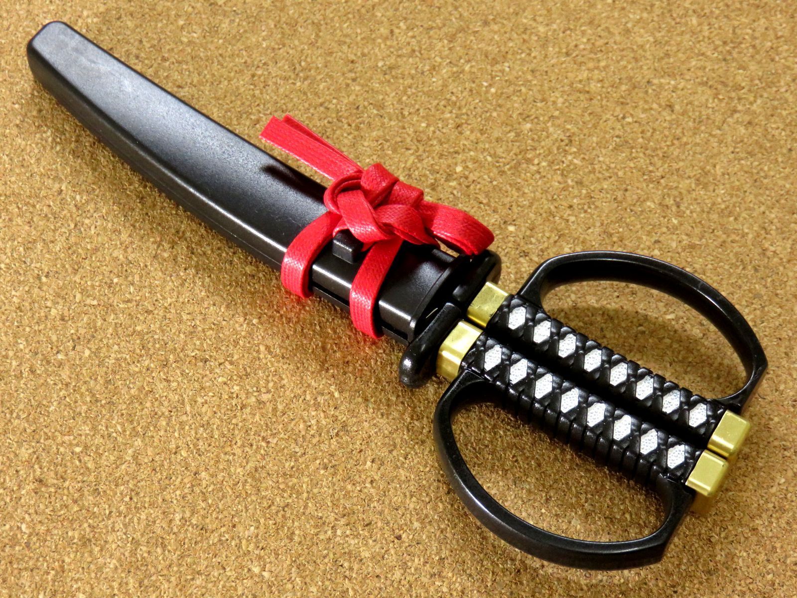 関の刃物 日本刀鋏 黒 鞘付き インテリアはさみ 日本製ハサミ プレゼント - メルカリ